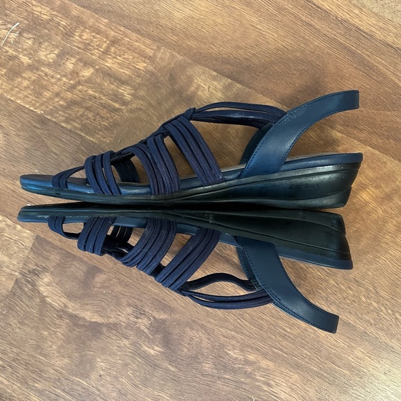 Impo navy sandals, lightly worn - Picture 4 of 4